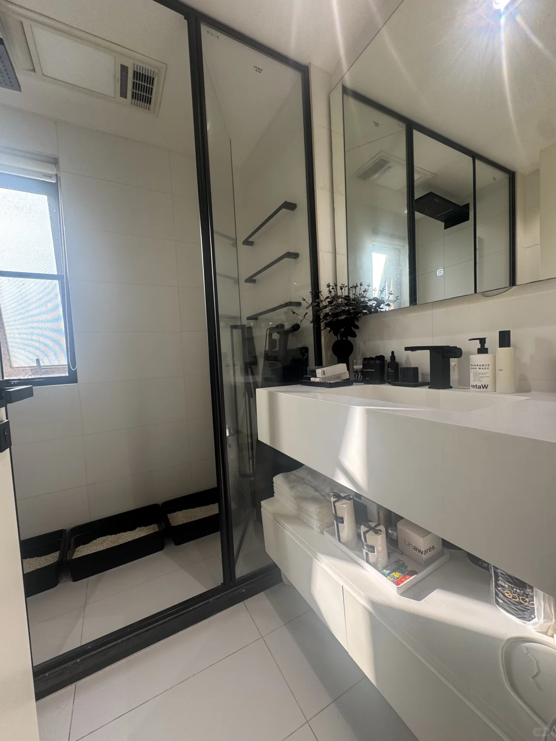 ✨ 阳光从落地窗涌进来，全屋亮到发光～