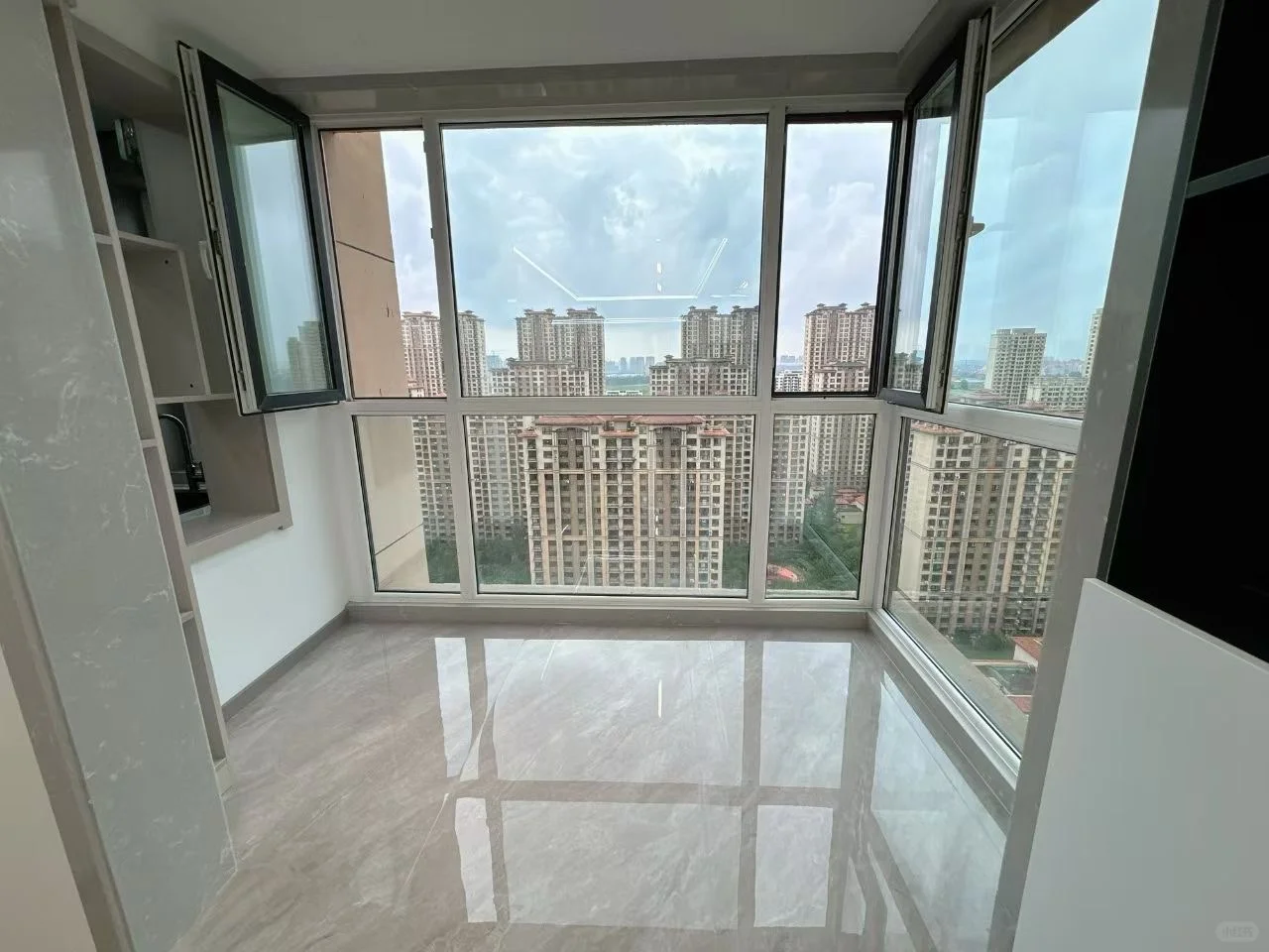 净月 三室一厅 130平 新房首租 压一付一