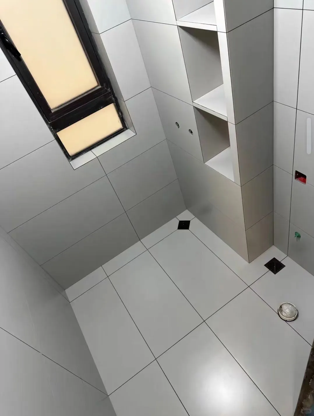 东莞装修，卫生间贴瓷砖，手艺好性价比高。