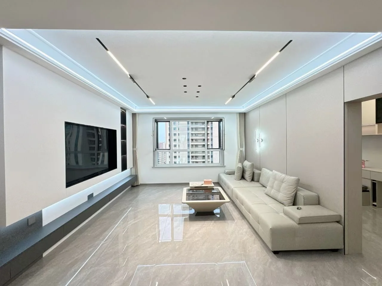 净月 三室一厅 130平 新房首租 压一付一