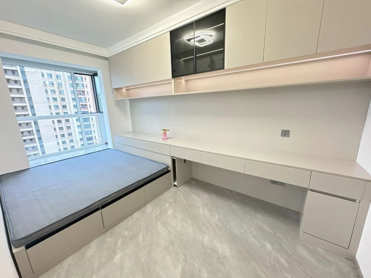 净月 三室一厅 130平 新房首租 压一付一