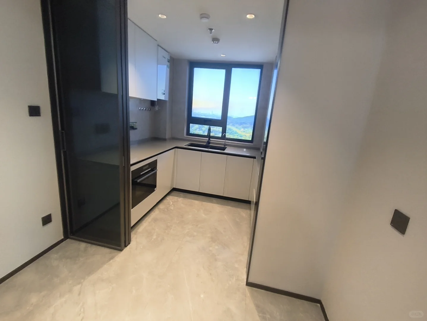 新街口商圈小高层！新房！