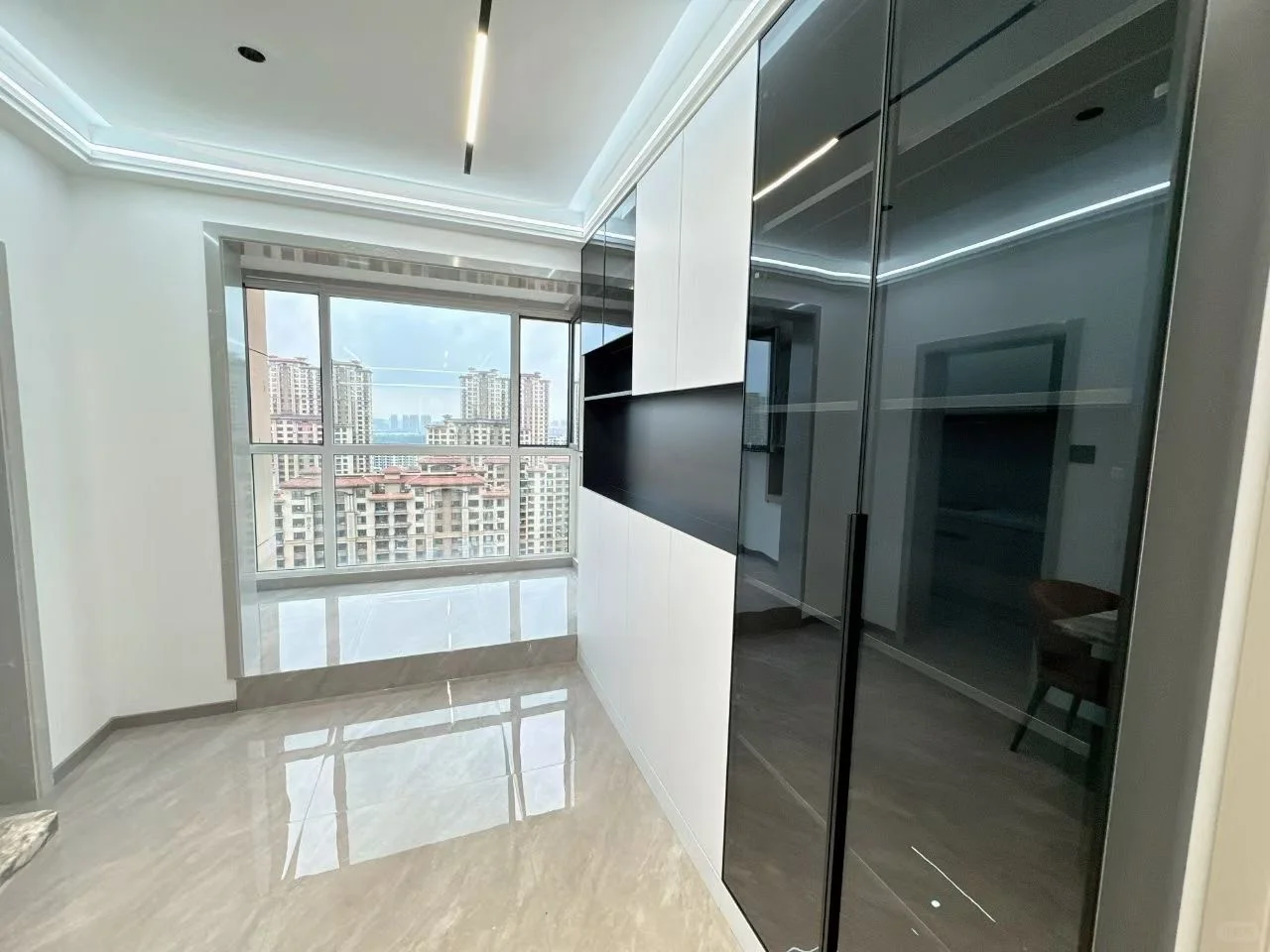 净月 三室一厅 130平 新房首租 压一付一