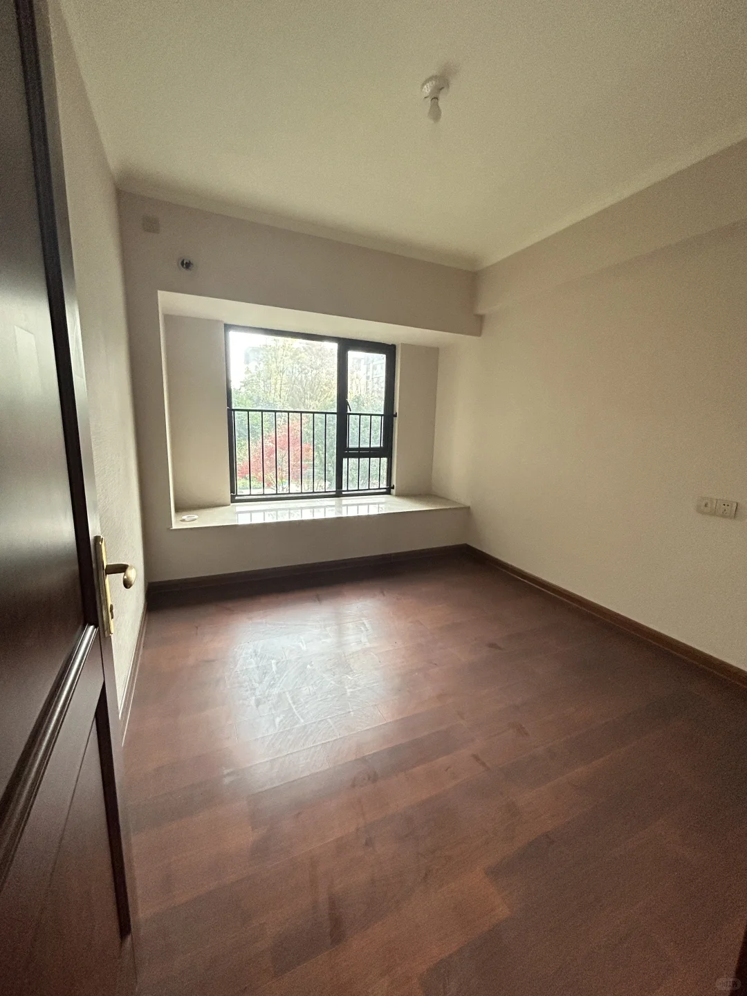 带地暖次新房｜两梯两户小高层 亏60W急售