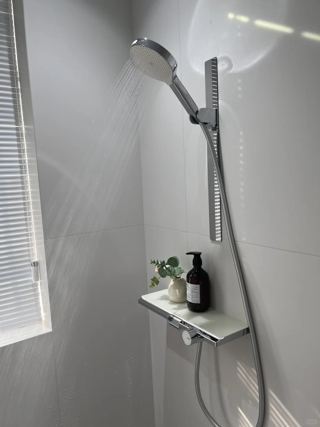 极简风卫生间我悟了！真被这电镀银美到✨