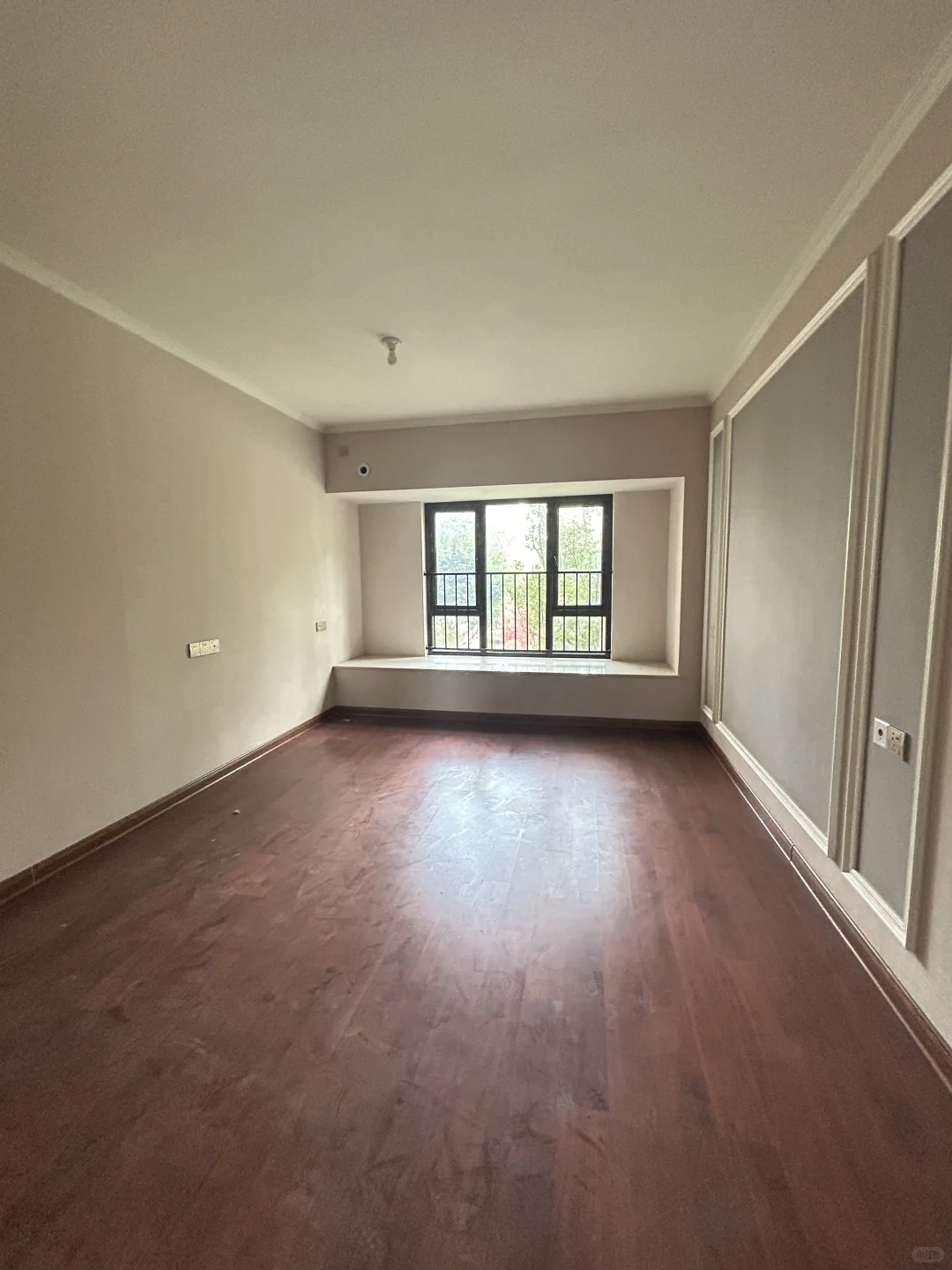 带地暖次新房｜两梯两户小高层 亏60W急售