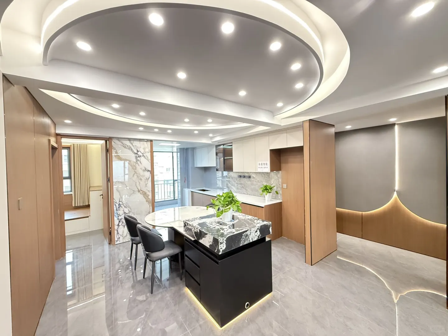 首付15万 喀什东路 万科广场旁 140平三室