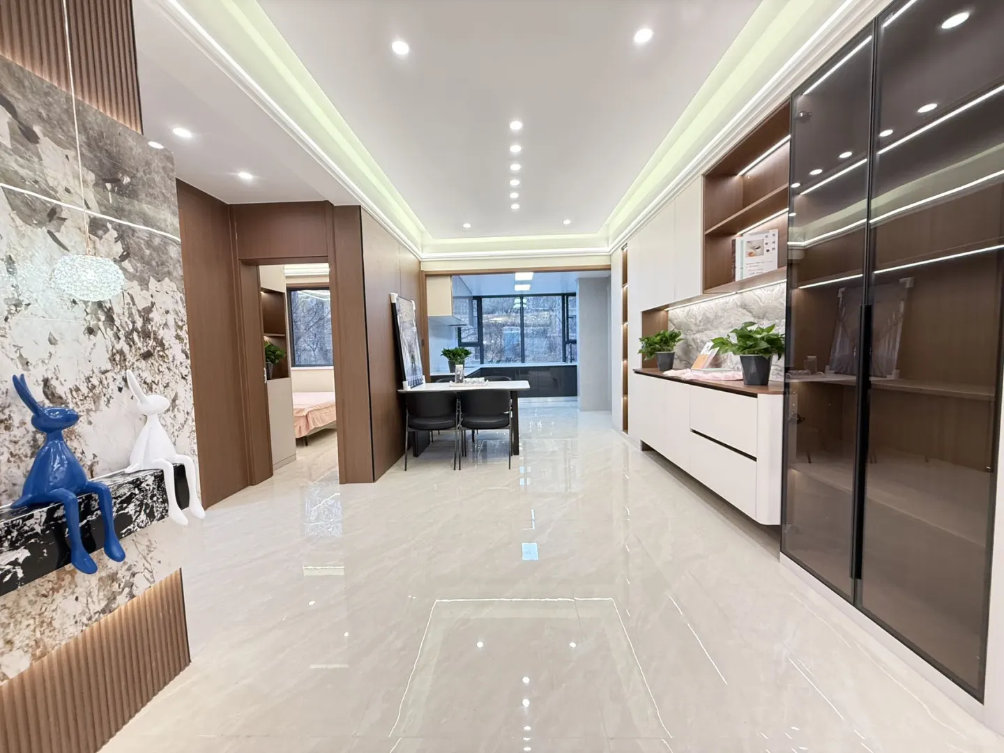 新市区 首付10万 大宽厅落地窗精装三居室