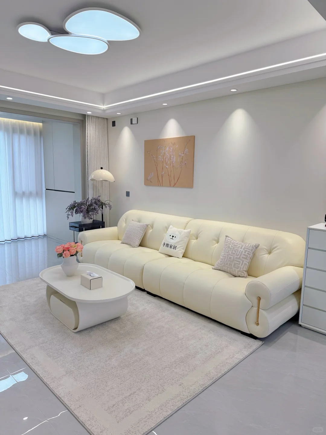 抄作业成功，白色沙发给我家客厅狠狠加分了～