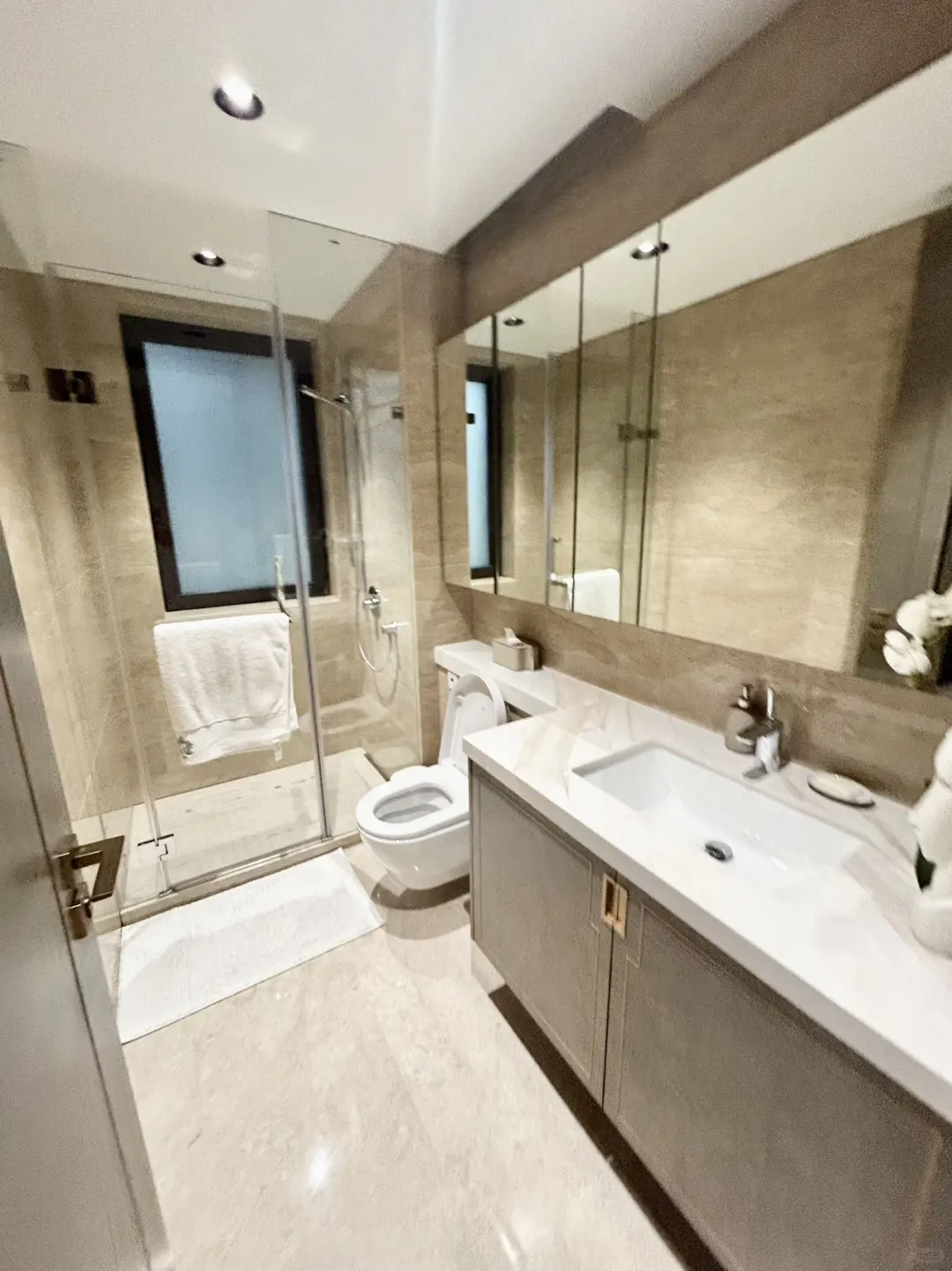 徐滨尚海湾三期江景房｜自住装修｜4房出租