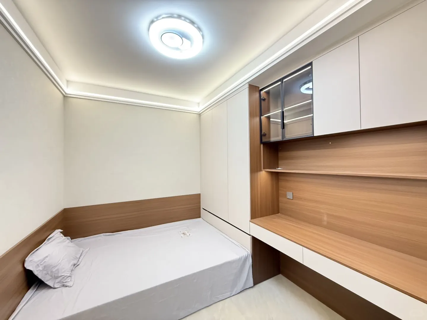 新市区 首付10万 大宽厅落地窗精装三居室