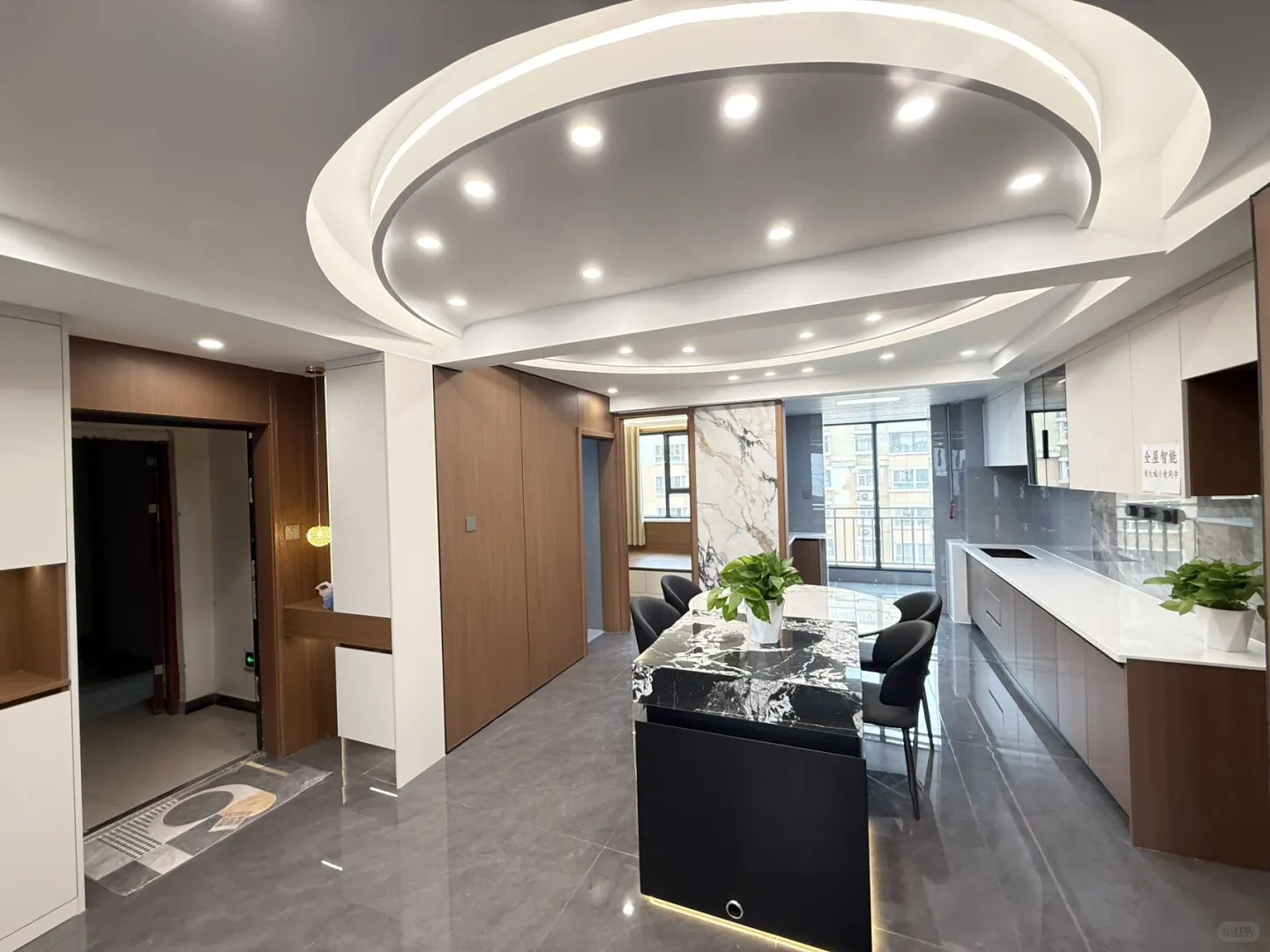 首付15万 喀什东路 万科广场旁 140平三室