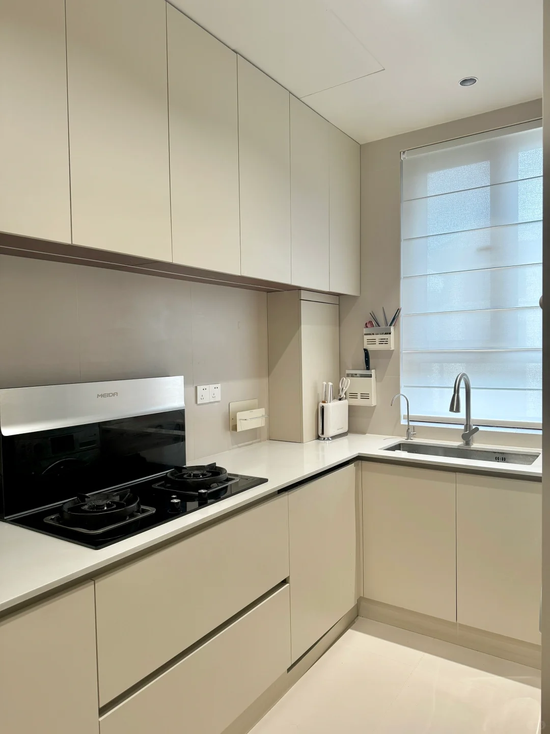 这是我在小红书抄来的厨房，极简奶油风超棒