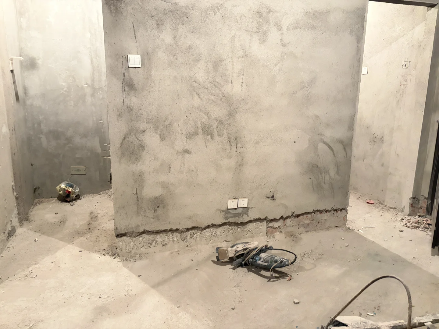 装修日记——装修第一步（砸墙🧱）