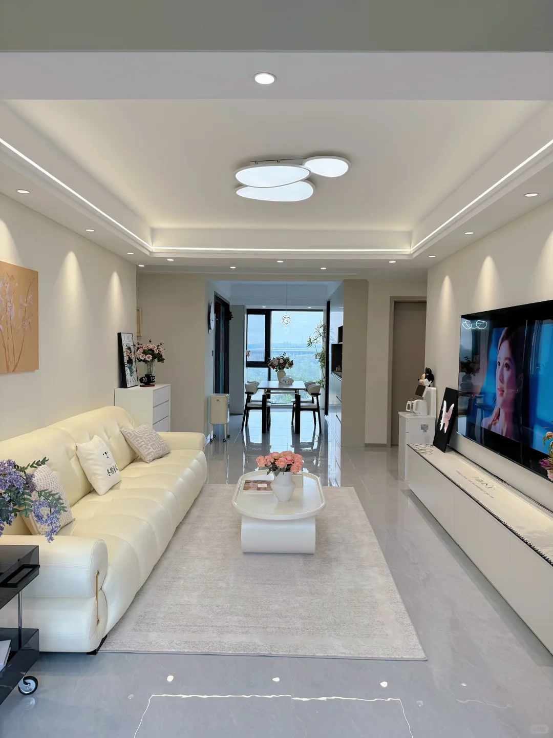 抄作业成功，白色沙发给我家客厅狠狠加分了～