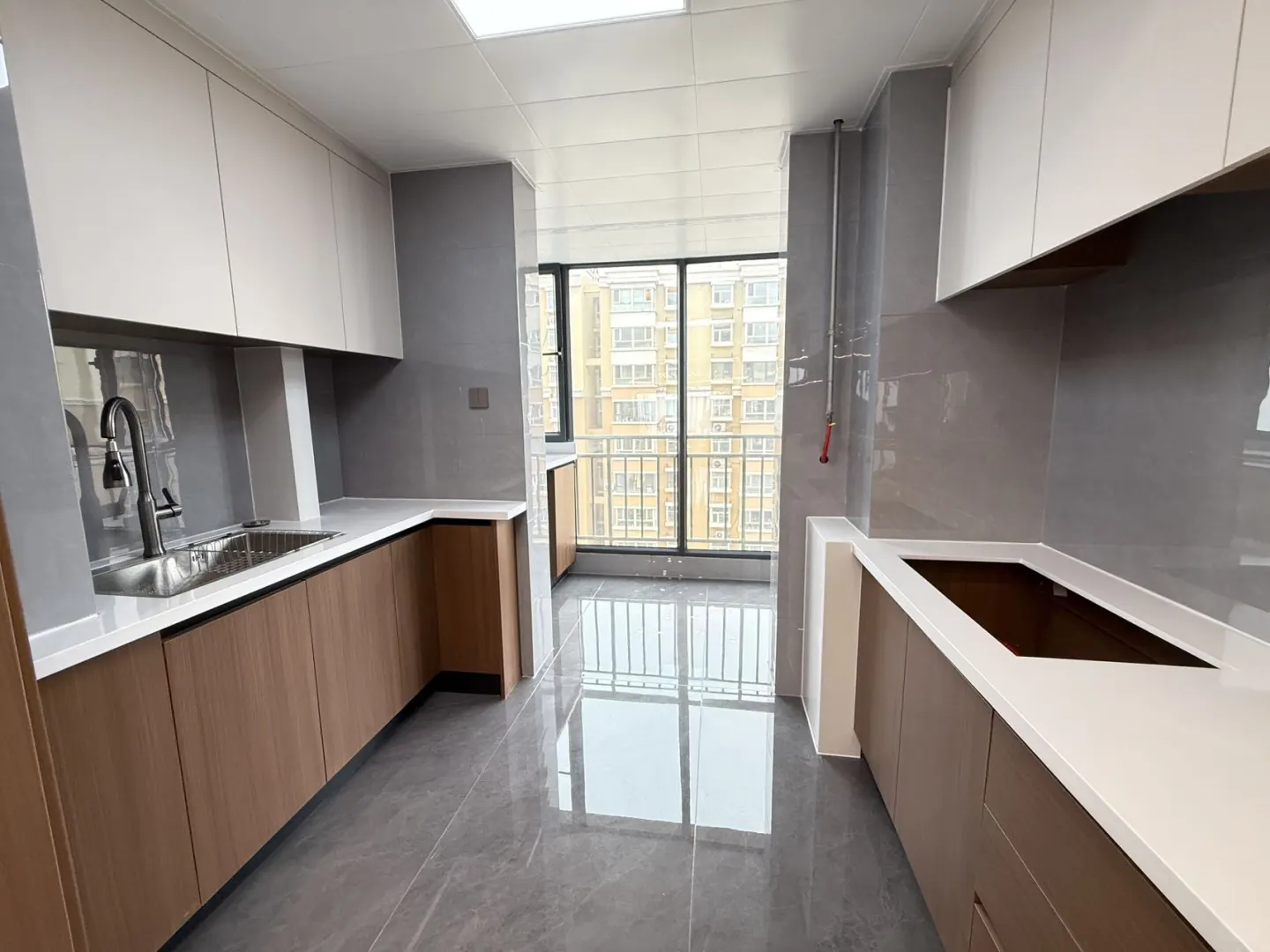 首付15万 喀什东路 万科广场旁 140平三室