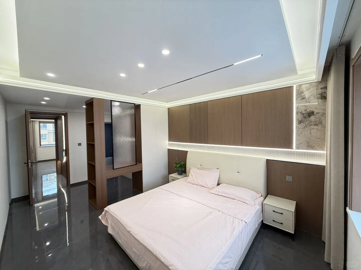 首付15万 喀什东路 万科广场旁 140平三室