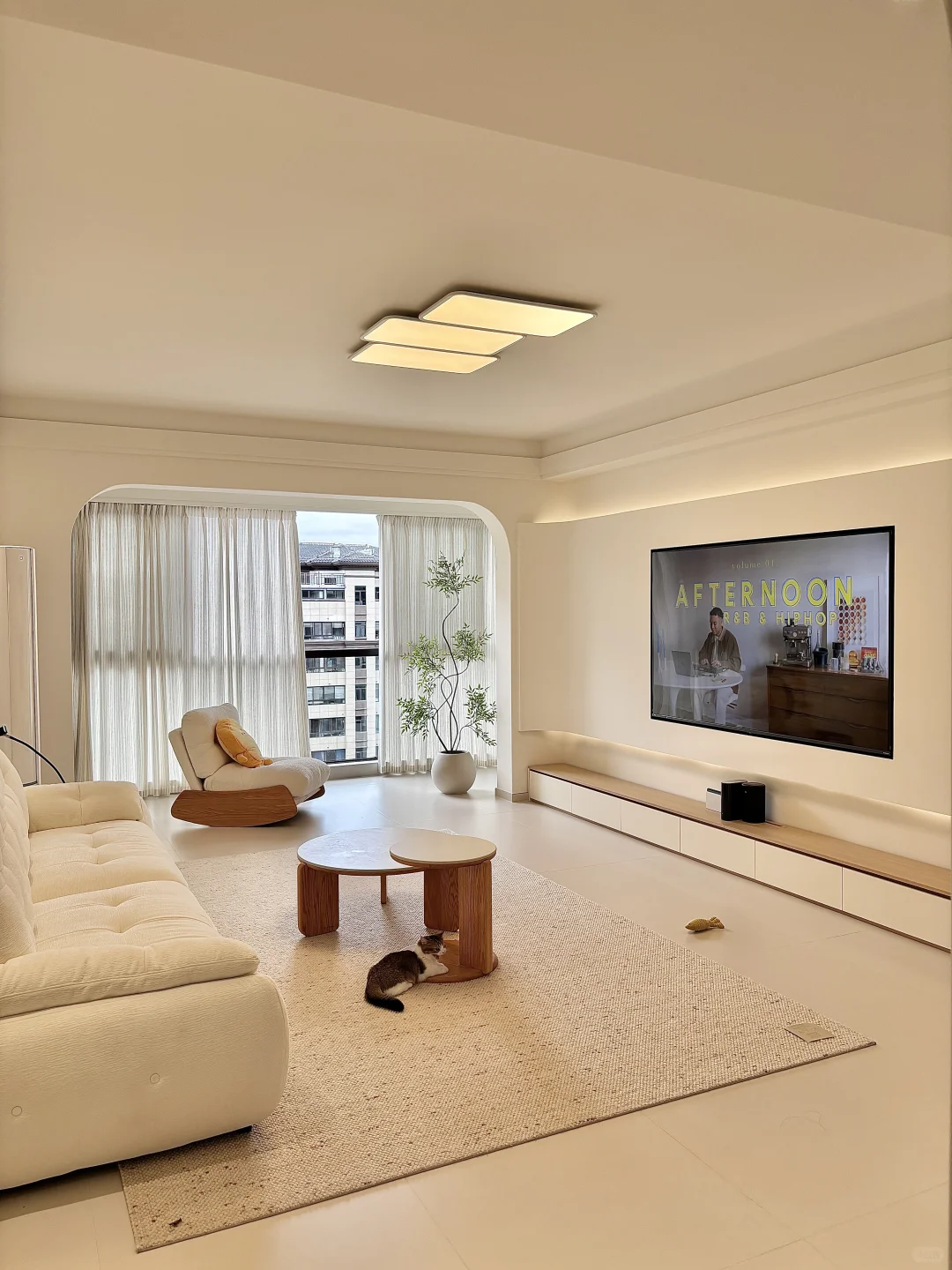 你可以永远相信奶油原木风！！吸顶灯好显大！