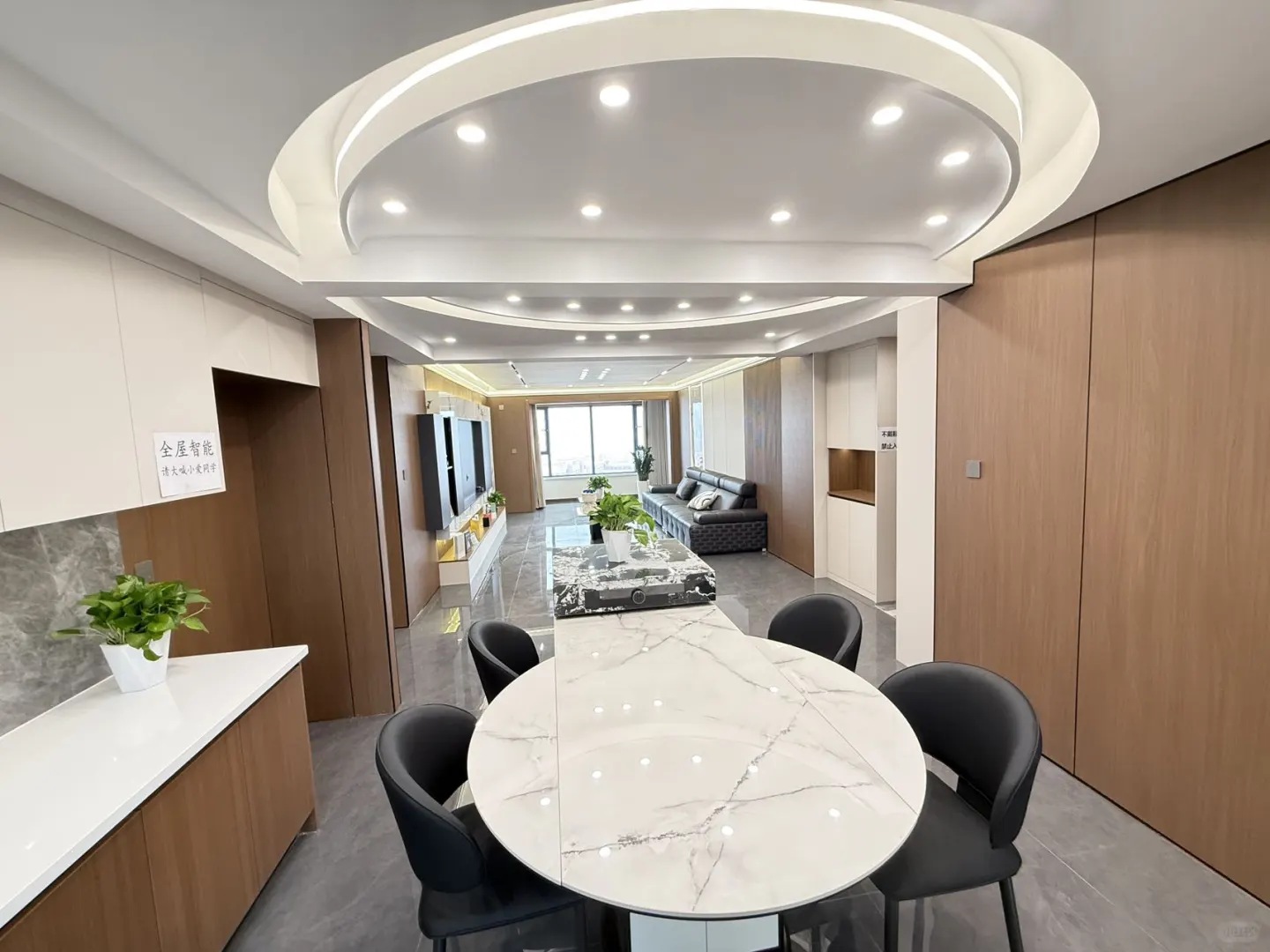 首付15万 喀什东路 万科广场旁 140平三室