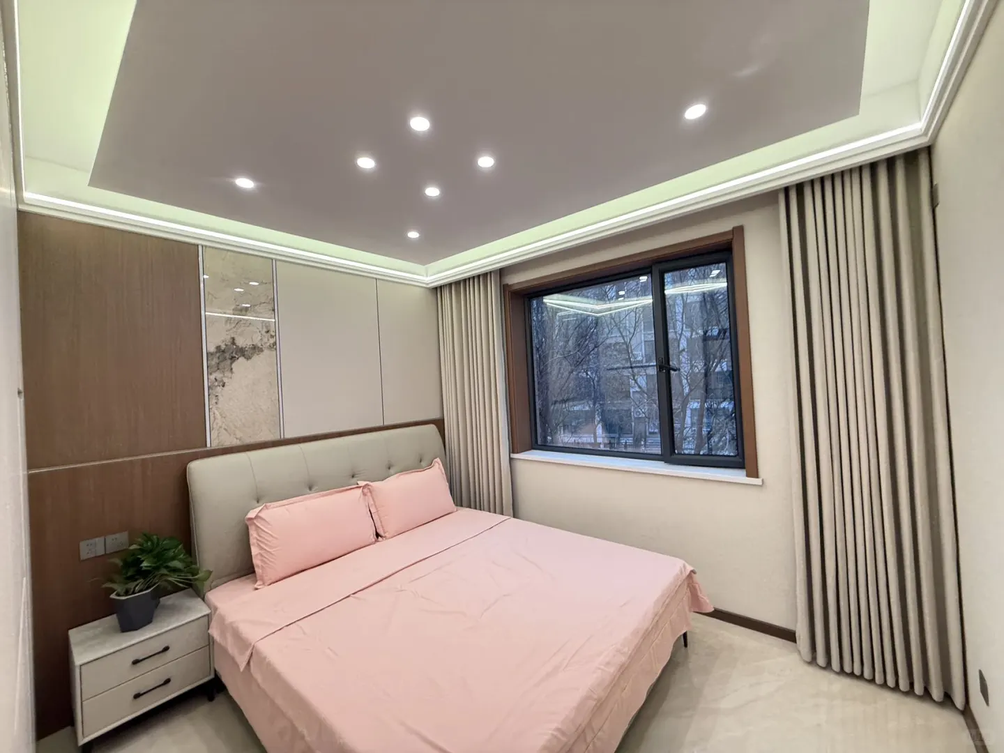 新市区 首付10万 大宽厅落地窗精装三居室