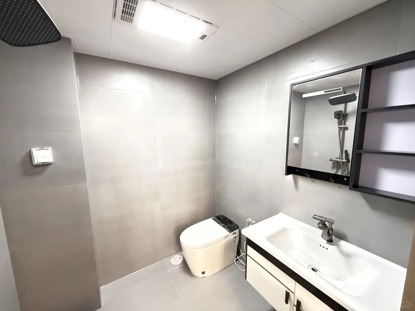 首付15万 喀什东路 万科广场旁 140平三室