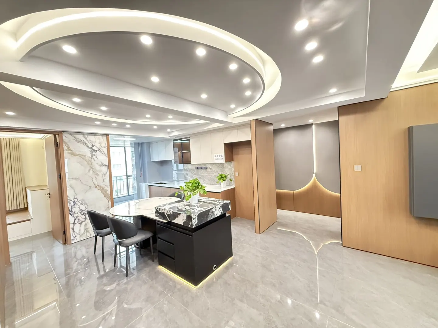 首付15万 喀什东路 万科广场旁 140平三室