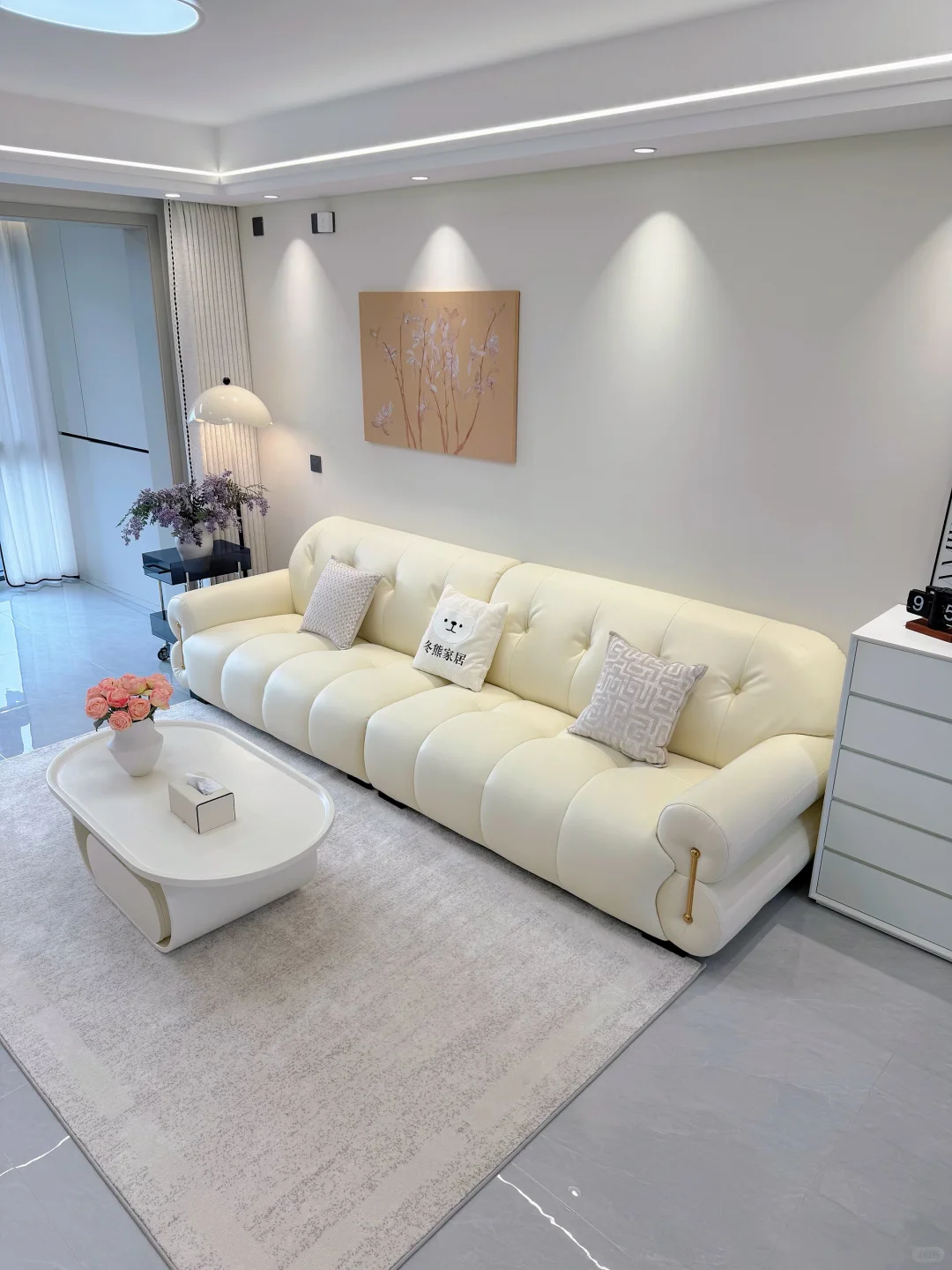 抄作业成功，白色沙发给我家客厅狠狠加分了～
