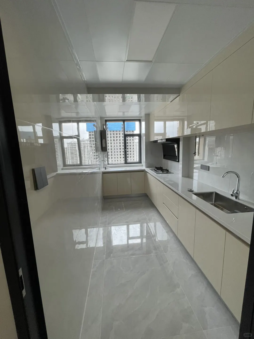 首付10万 苏州路 小西沟附近精装两居室