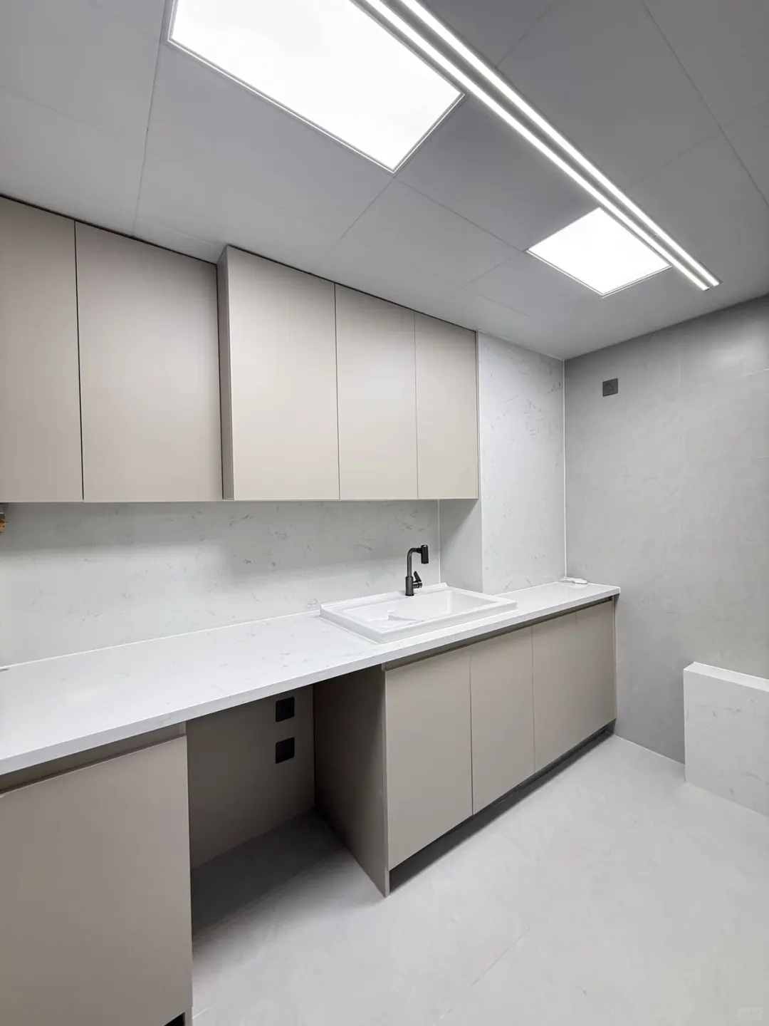 新市区 首付10万 大宽厅落地窗精装三居室