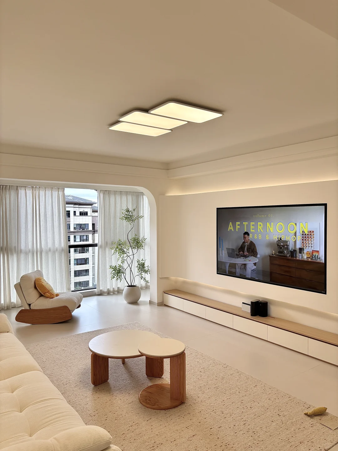 你可以永远相信奶油原木风！！吸顶灯好显大！