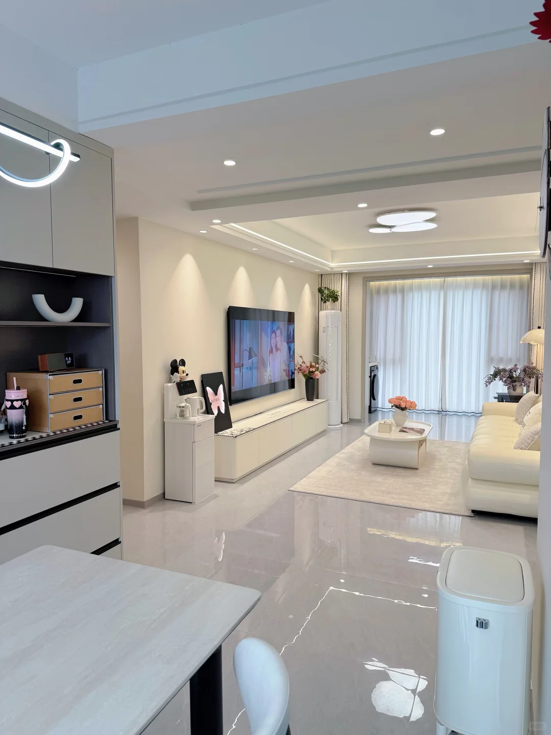 抄作业成功，白色沙发给我家客厅狠狠加分了～