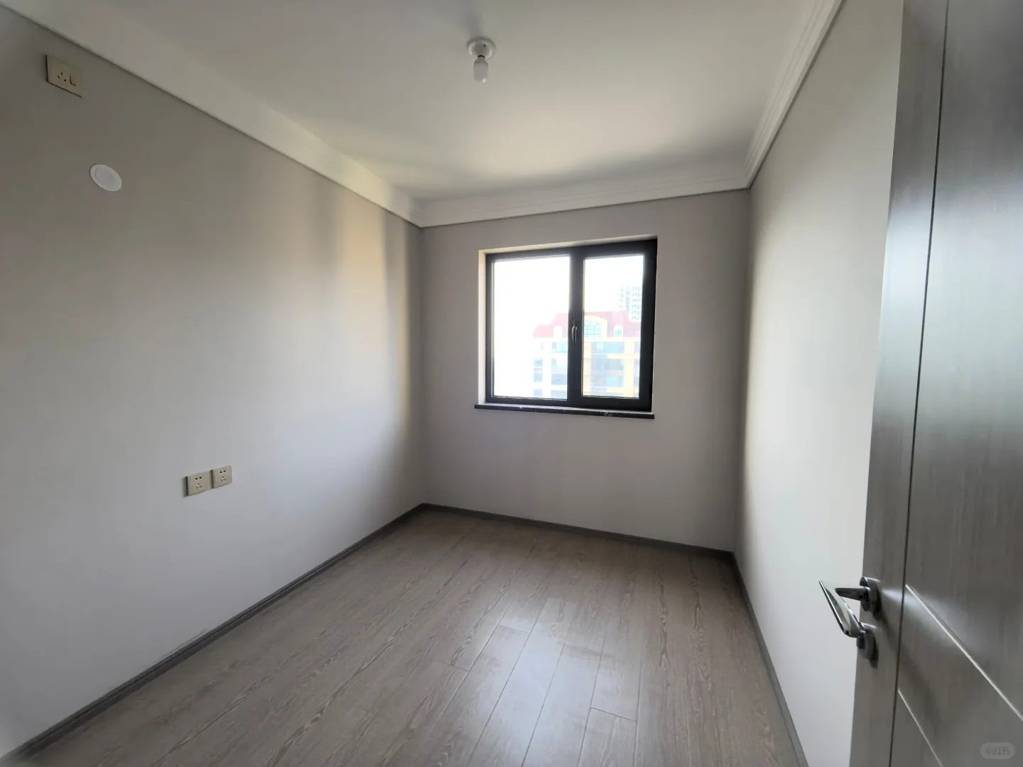 邯郸东区天正君悦府一期，105平顶楼出售