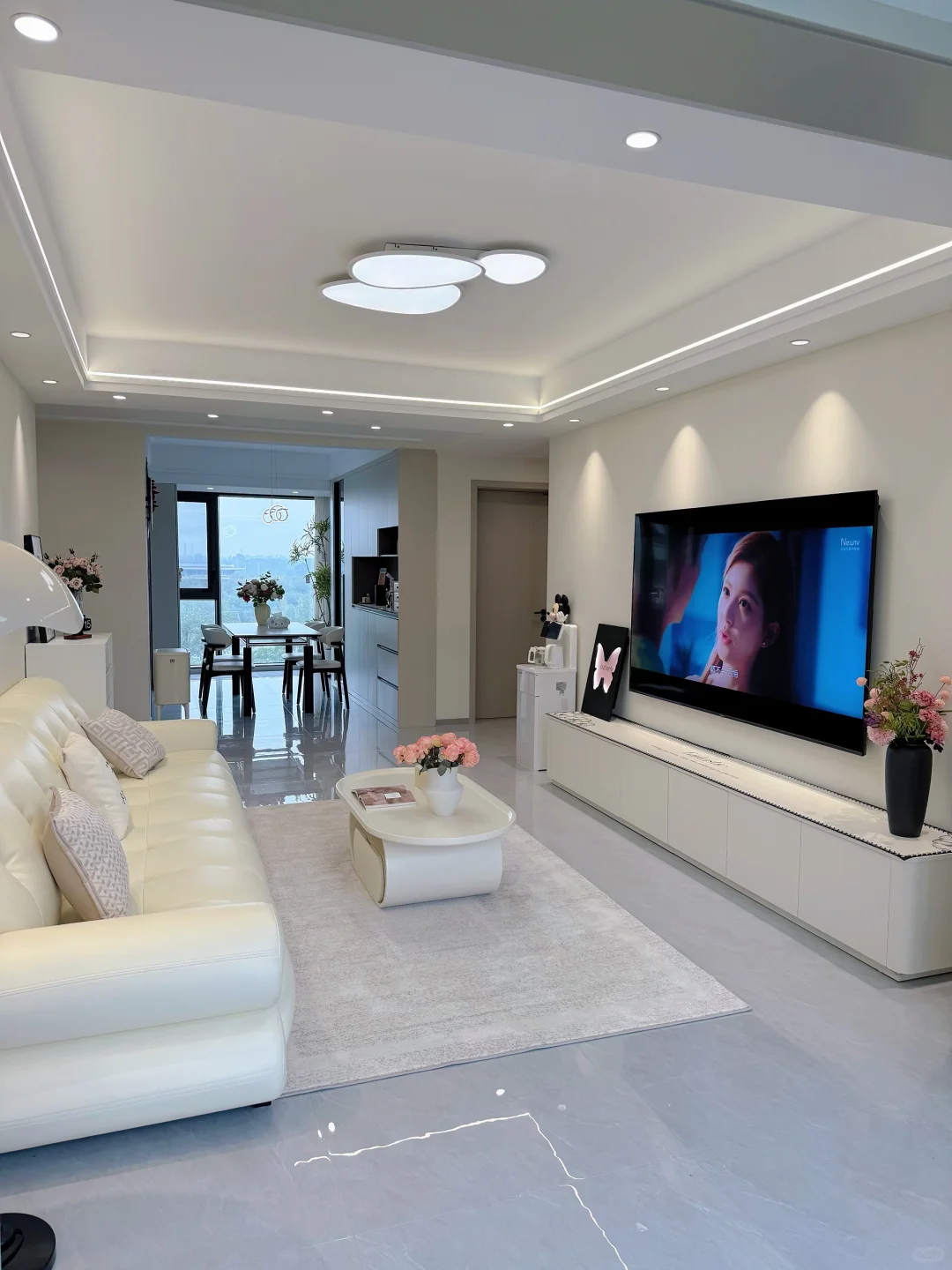 抄作业成功，白色沙发给我家客厅狠狠加分了～