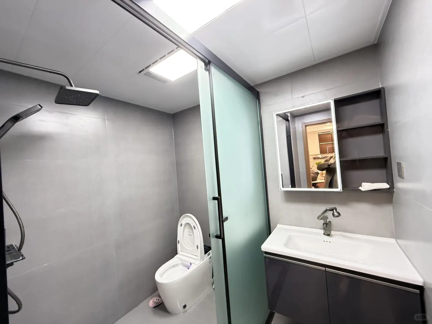 首付15万 喀什东路 万科广场旁 140平三室