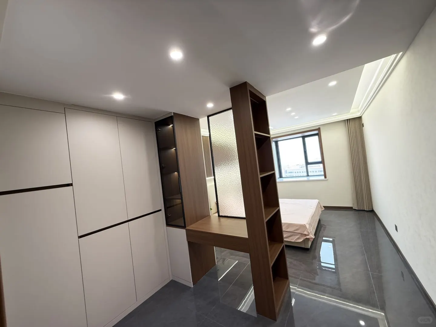 首付15万 喀什东路 万科广场旁 140平三室