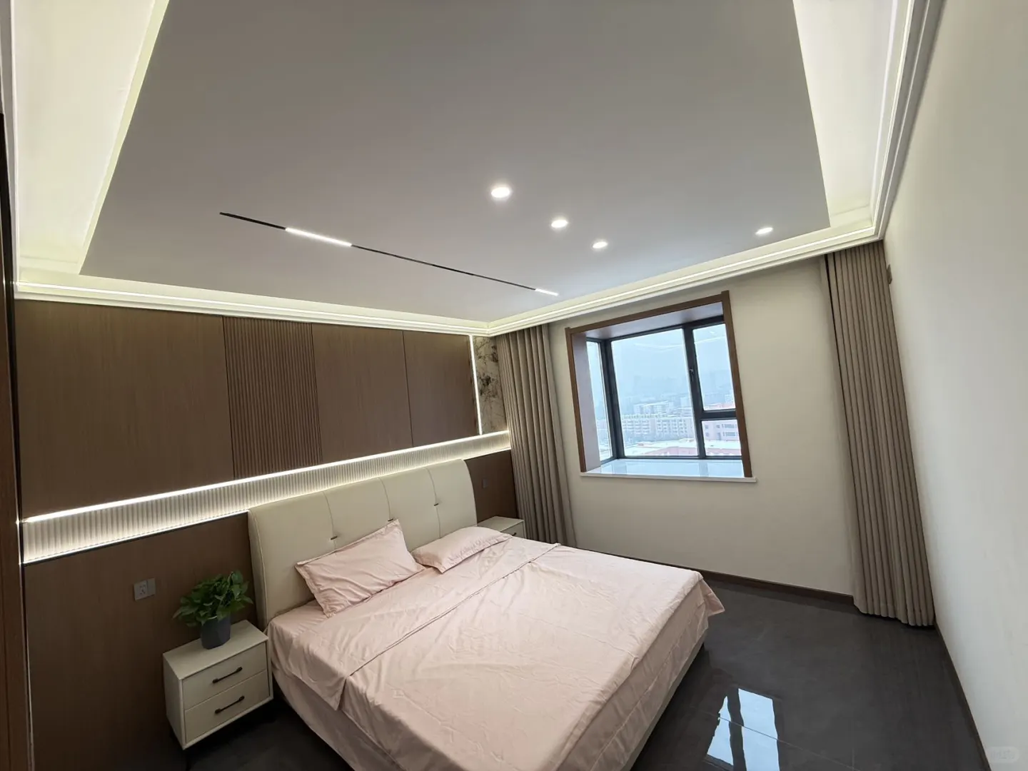 首付15万 喀什东路 万科广场旁 140平三室