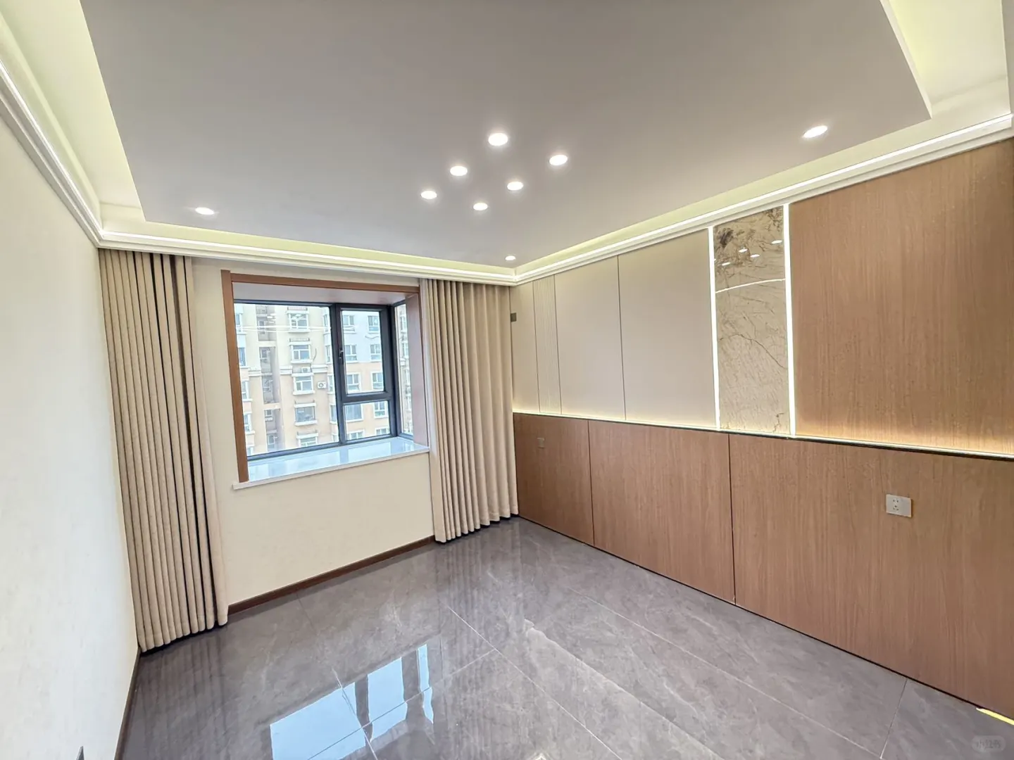 首付15万 喀什东路 万科广场旁 140平三室