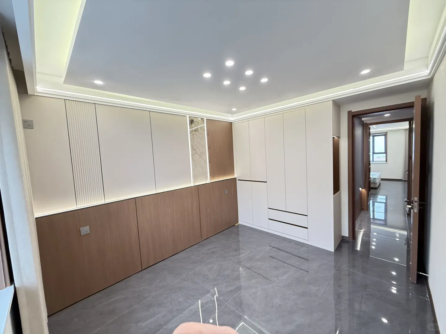 首付15万 喀什东路 万科广场旁 140平三室