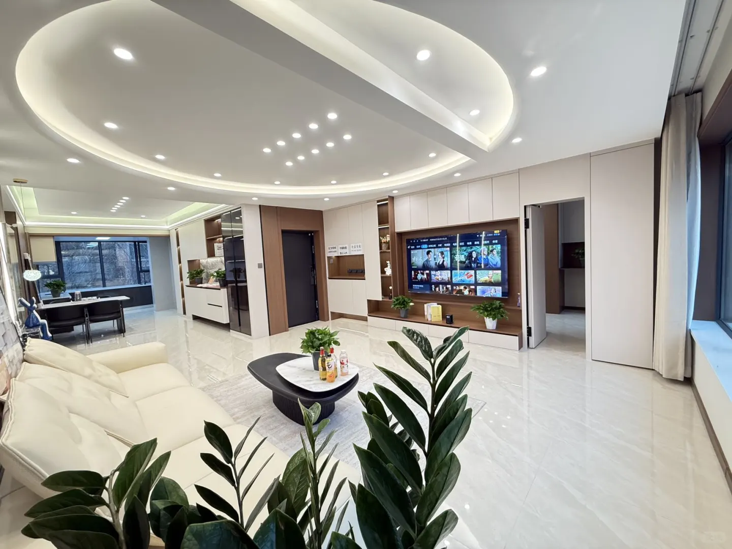 新市区 首付10万 大宽厅落地窗精装三居室