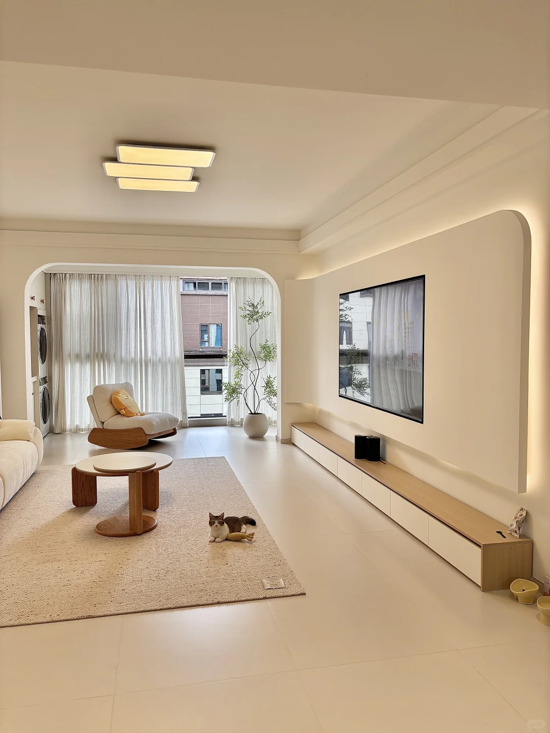 你可以永远相信奶油原木风！！吸顶灯好显大！