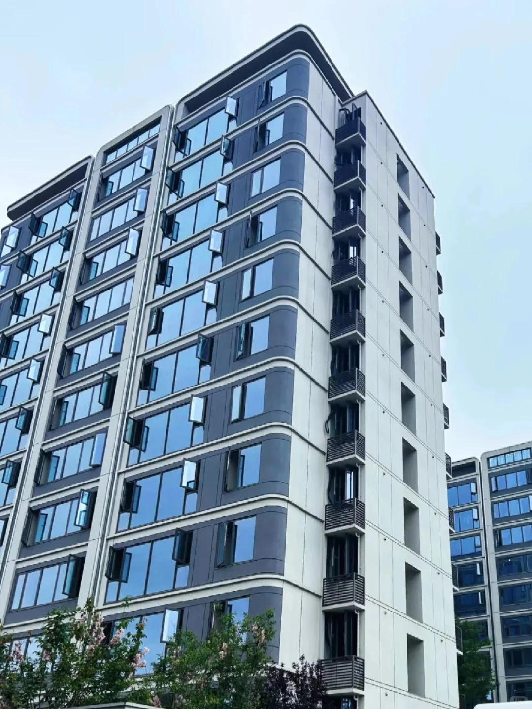 安宁135㎡精装新房 80w 送车位和家具