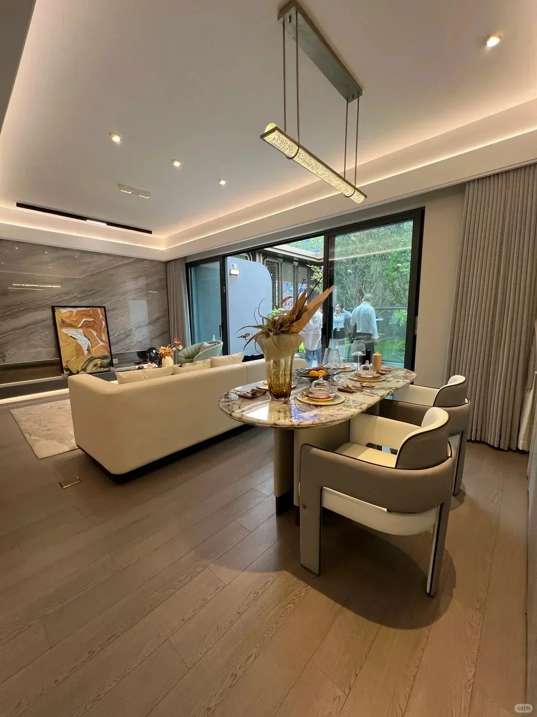 安宁135㎡精装新房 80w 送车位和家具