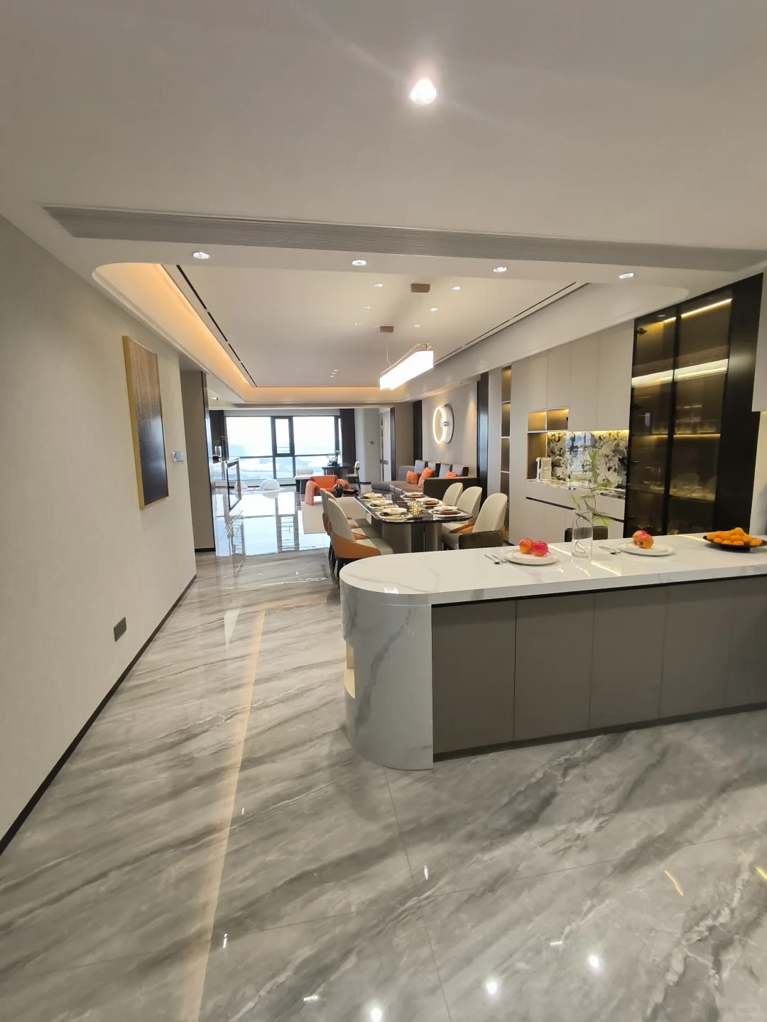 今天讲一个针对卖房的骗局，大家认真看，一