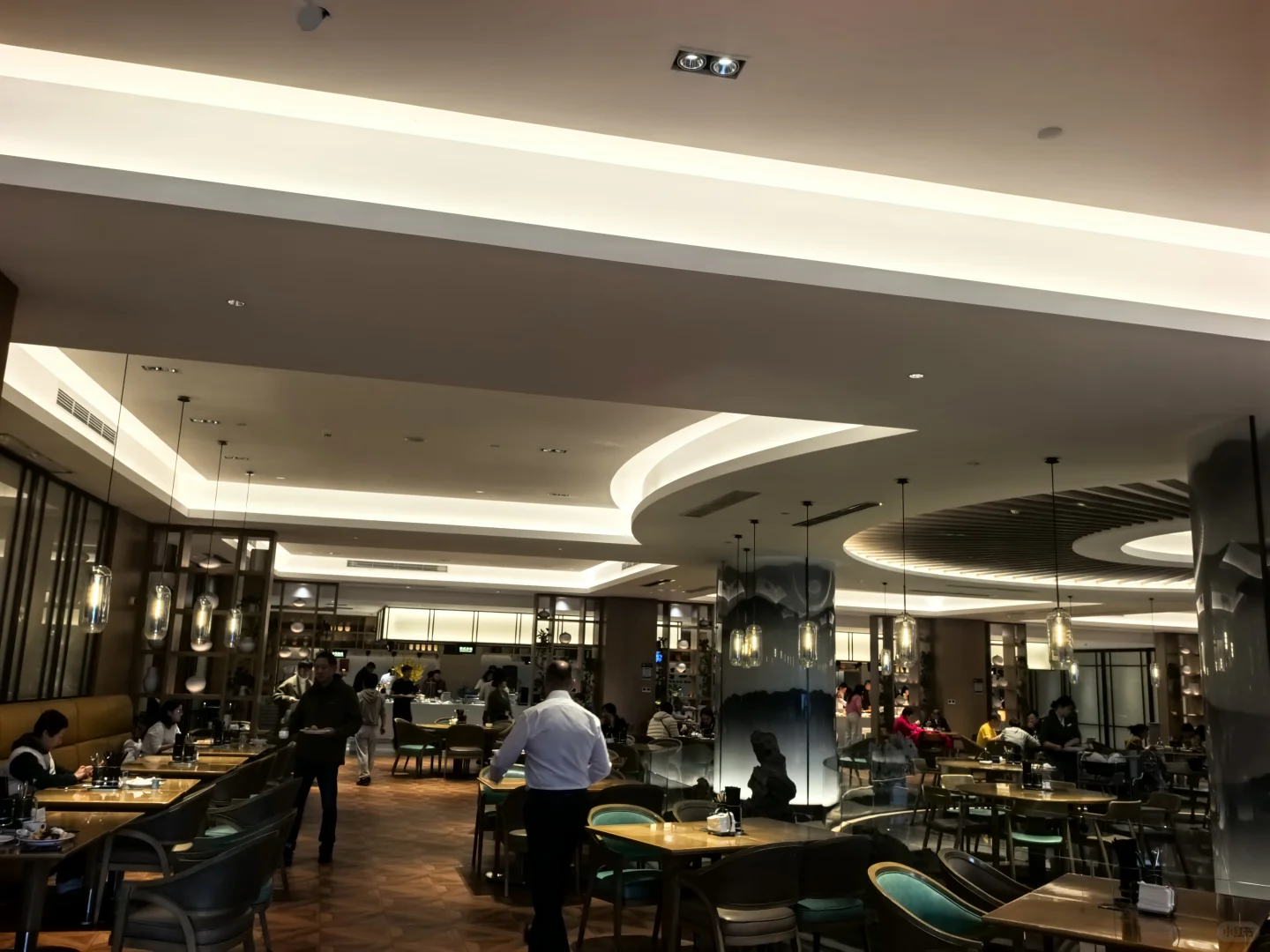 月入5万 沪漂中女二手房中介 形象和头脑