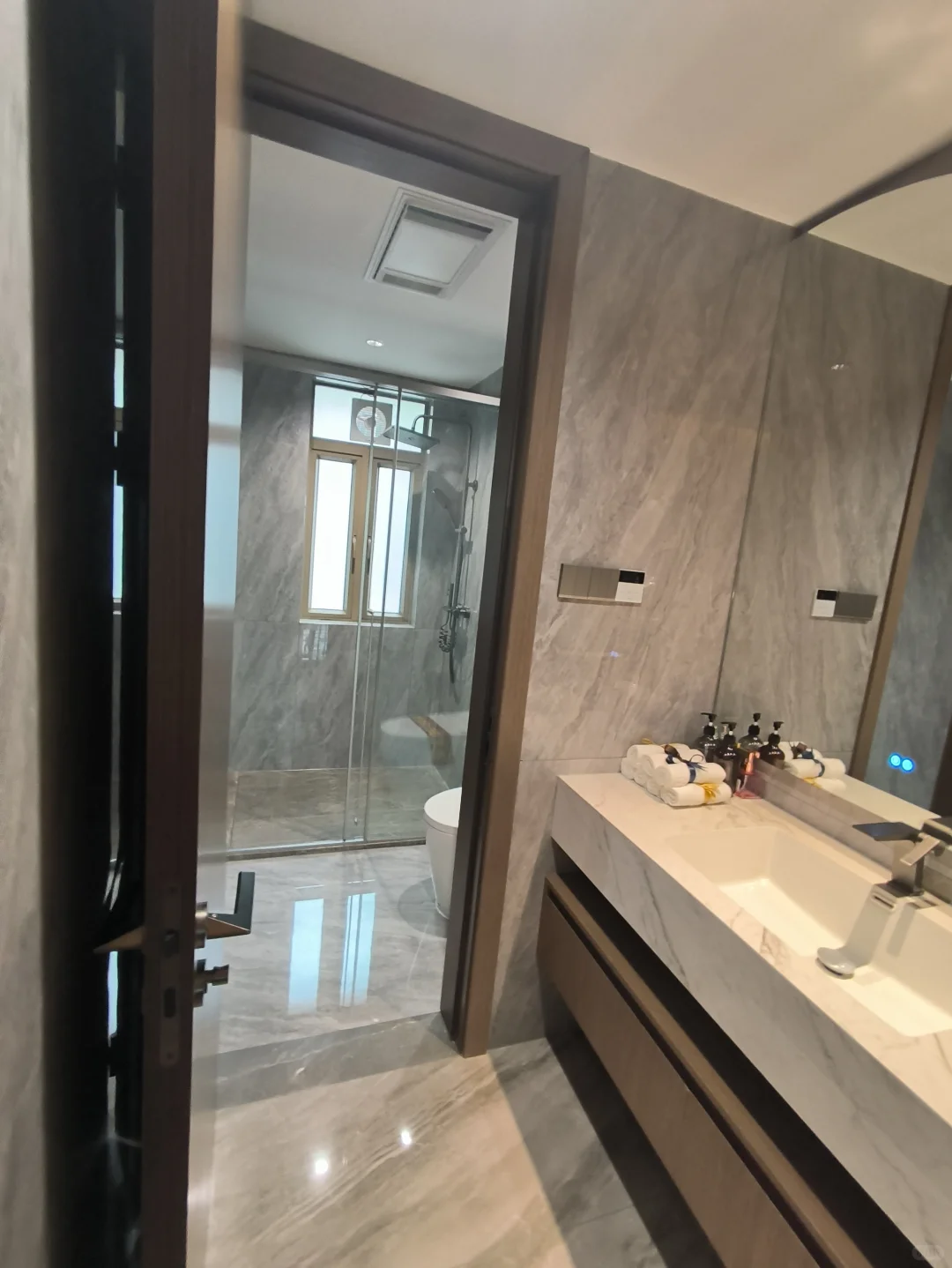 今天讲一个针对卖房的骗局，大家认真看，一