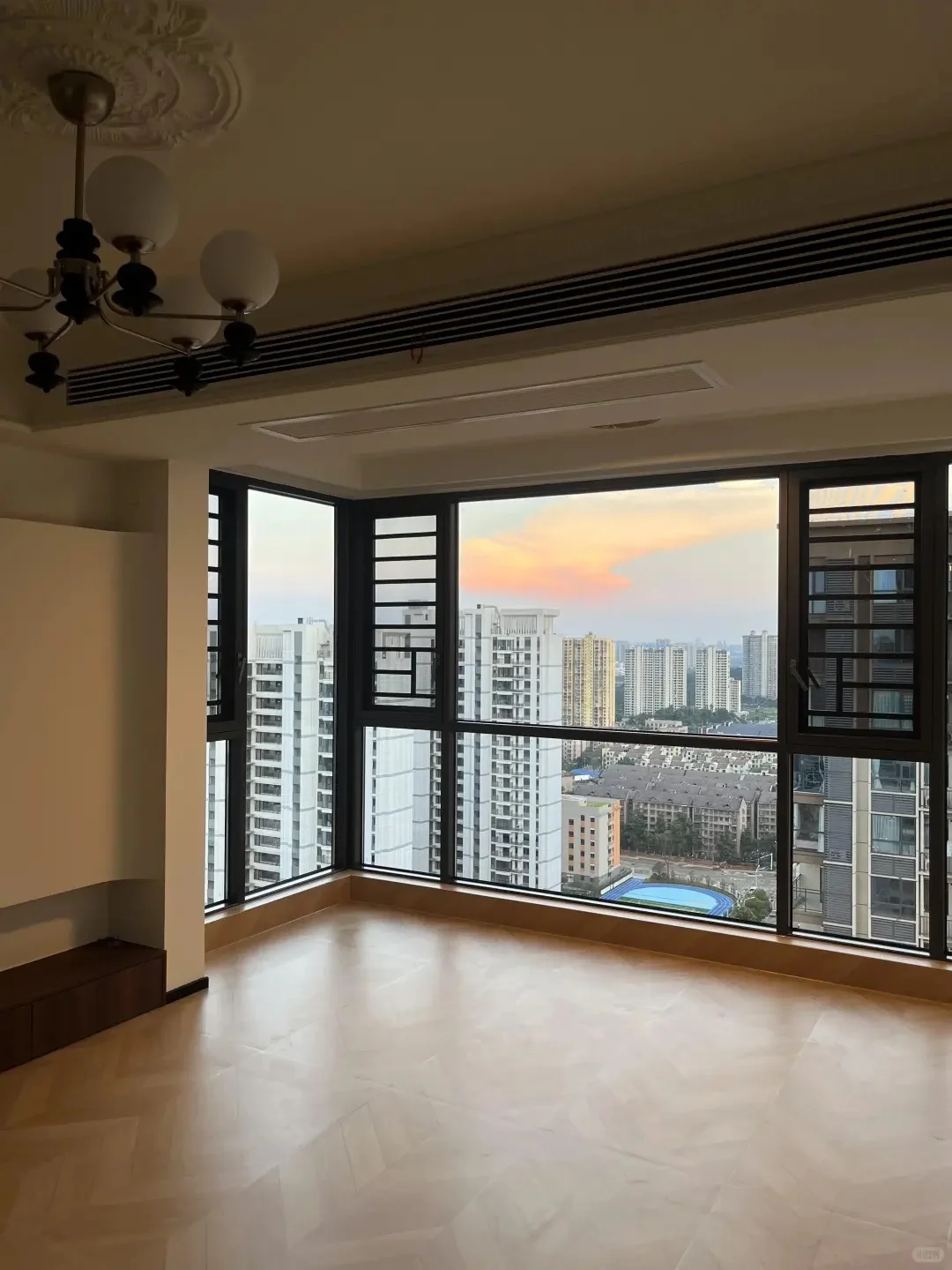 刚刚装修好的婚房，就要卖，1.8买的现在1.2