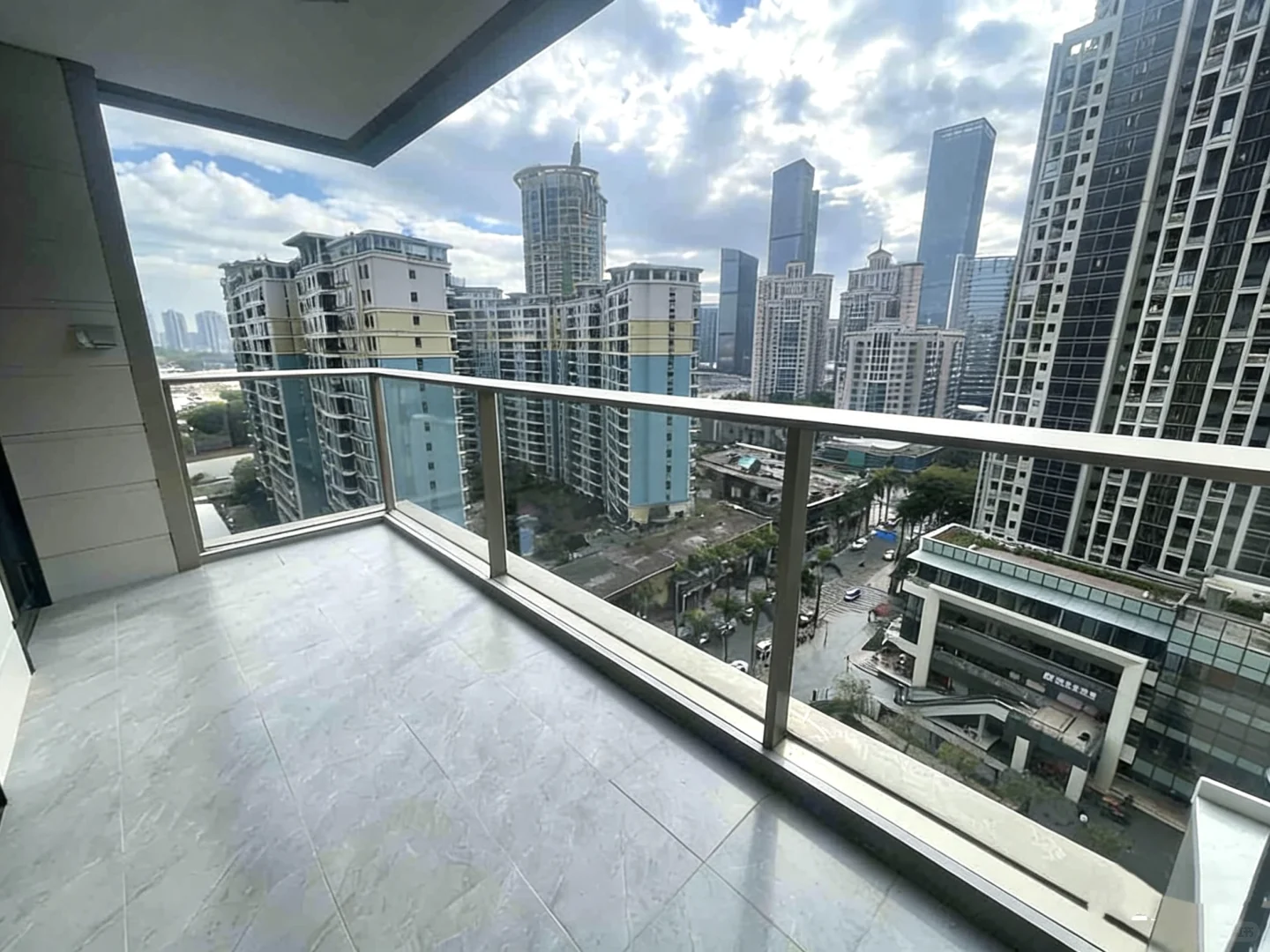 香蜜湖深业中城次新房4房3字头