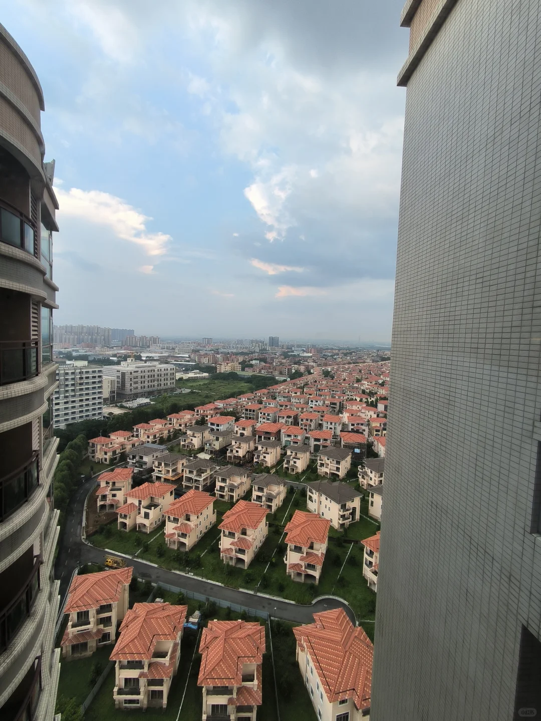 今天讲一个针对卖房的骗局，大家认真看，一