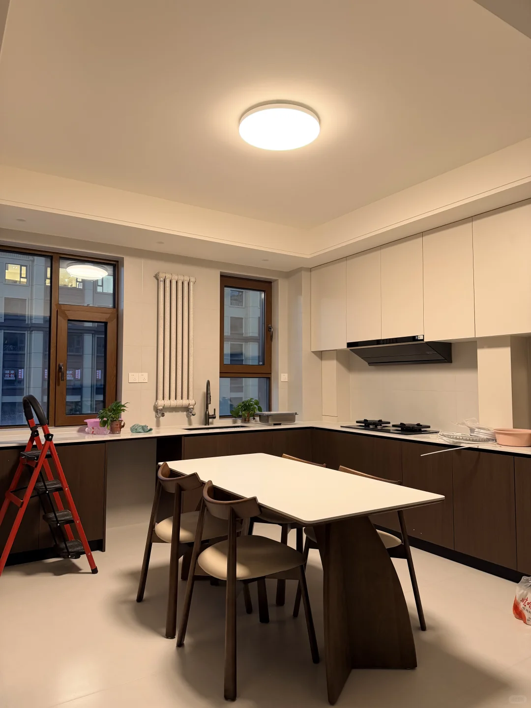 拼拼凑凑，逐渐有了家的样子。