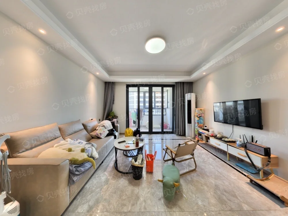 地铁口，次新房，湖景房，报价169万